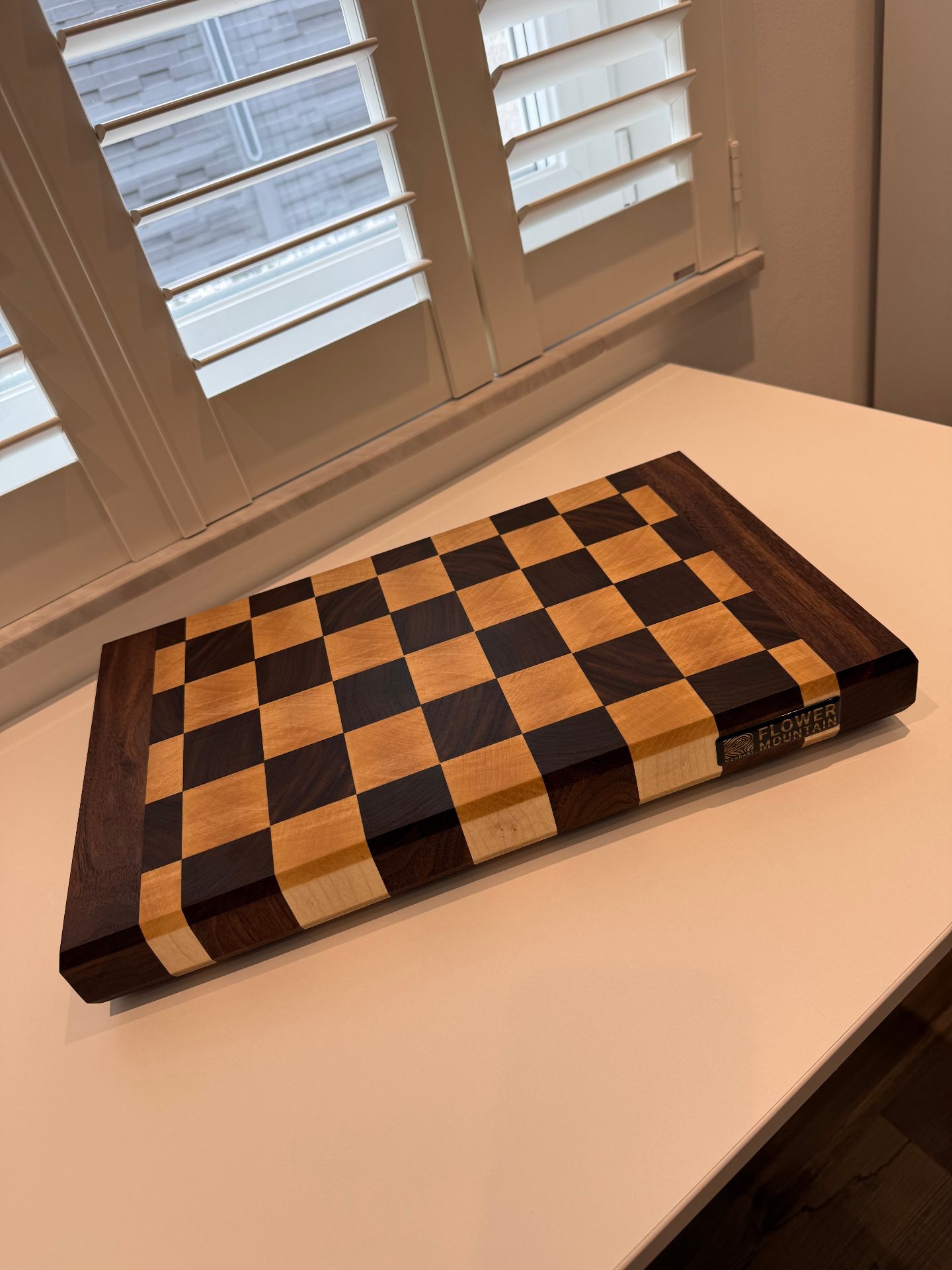 Schneideboard — Nuss · Ahorn