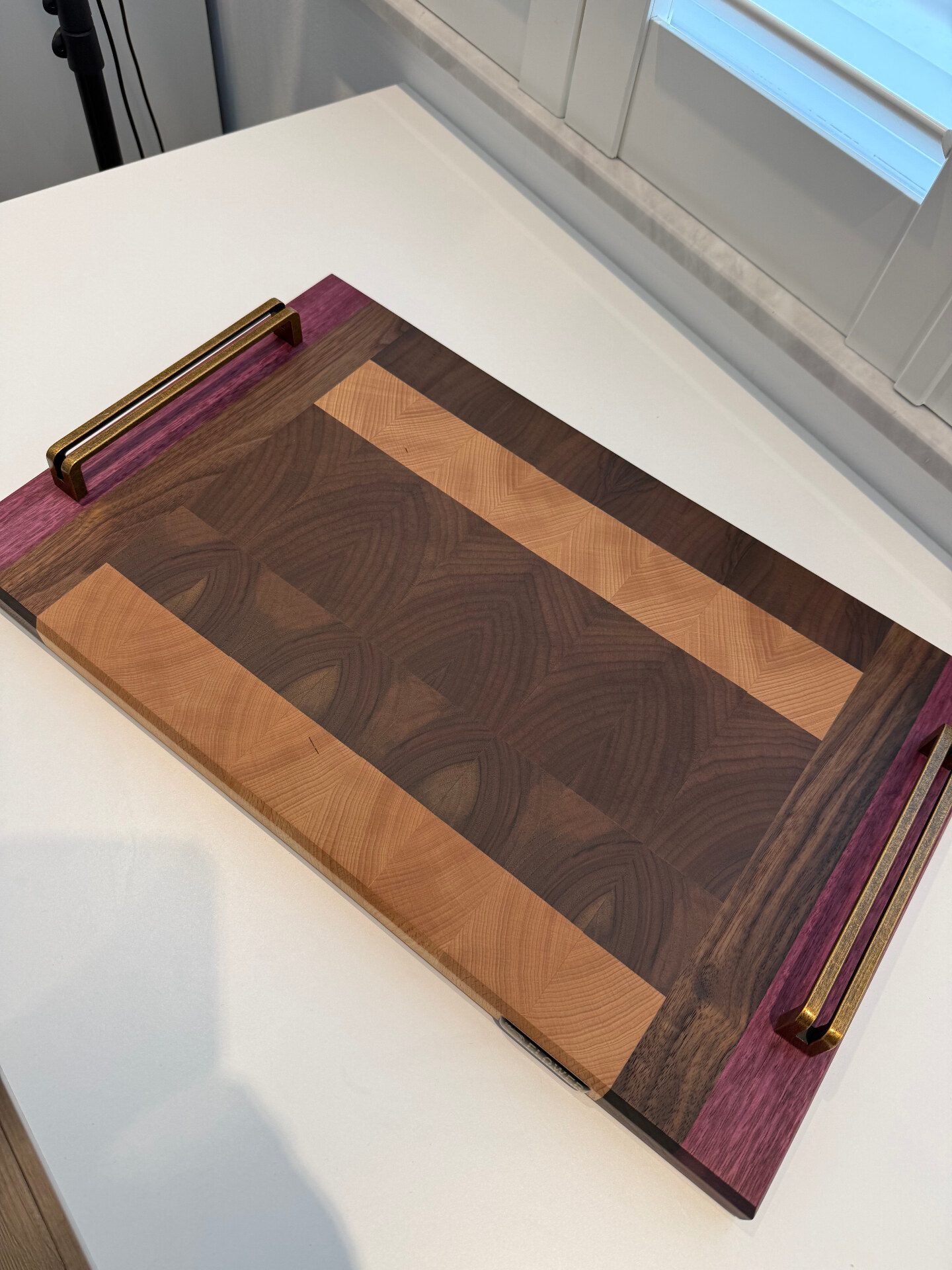 Anrichteplatte mit Griffen — Nuss · Buche · Amaranth