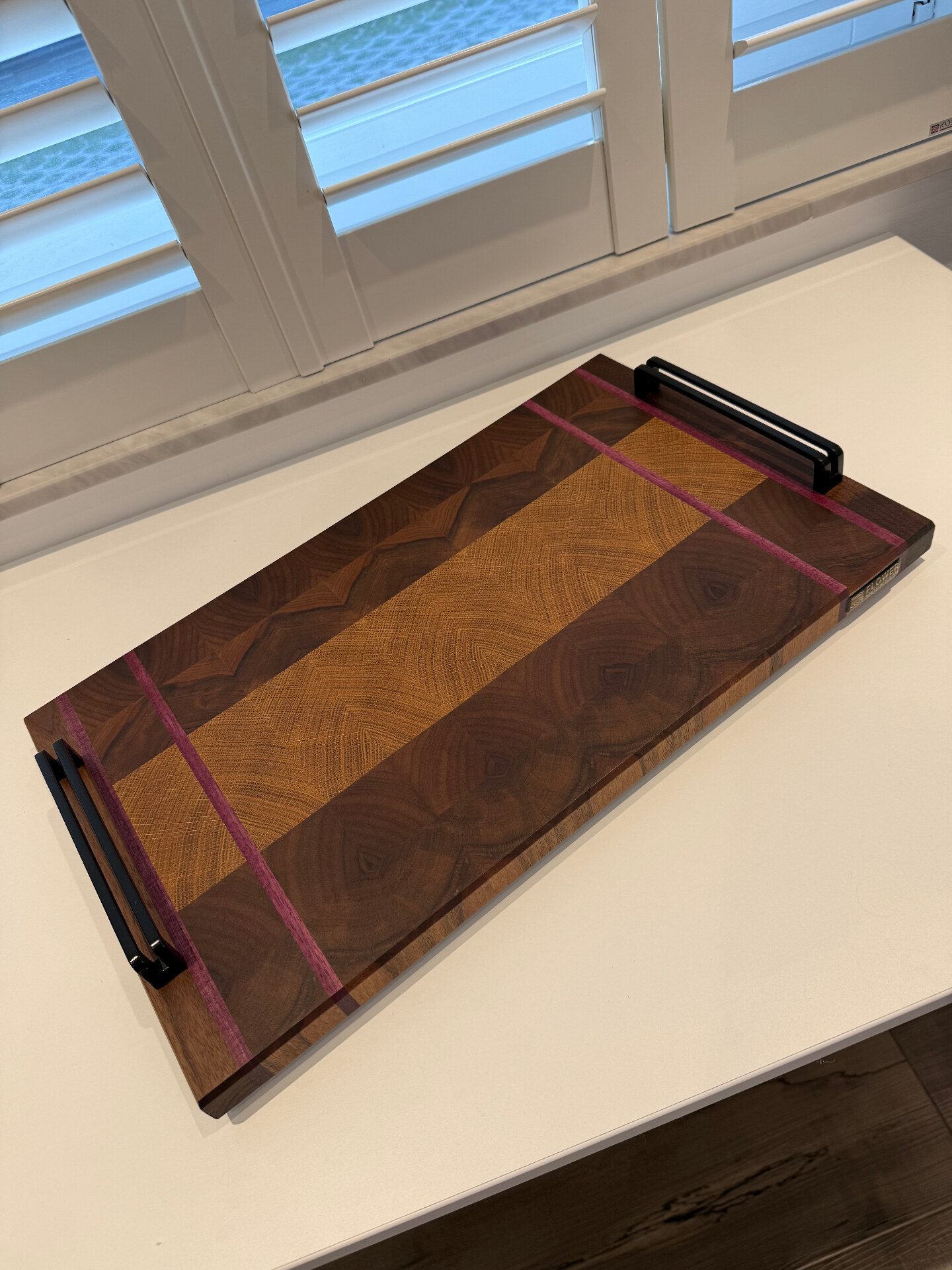 Barbecue-Plate mit Griffen — Nuss · Kambala · Amaranth