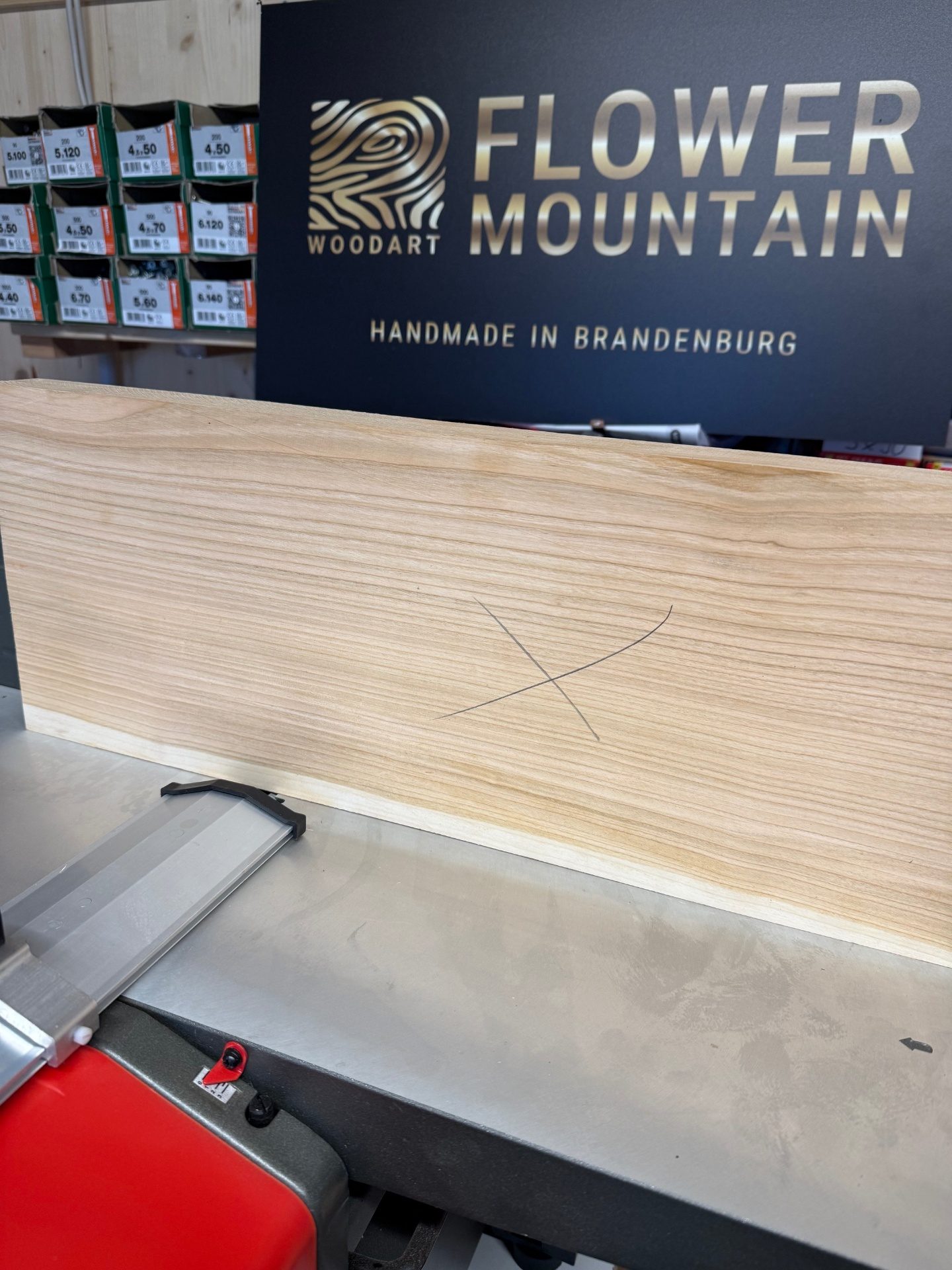 Brandzeichen der Werkstatt auf der Rückseite eines Boards